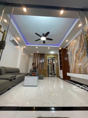bán nhà riêng ở hồ tùng mậu, cầu giấy, 9 tỷ, 41m2, 3pn, 4wc, 6 tầng, thang máy víp