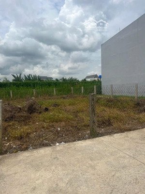 ngộ vốn cần bán gấp đất mtđ nguyễn chí thanh,phường 6, trà vinh,gần siêu thị coopmart,500tr/120m2