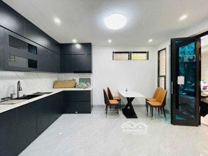 chính chủ bán nhà riêng lô góc 2 mặt tiền phố yên hòa. dt: 31m2 xây 5 tầng, nhà mới đẹp.