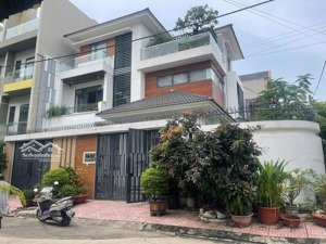 chủ cần bán biệt thự góc 2 mặt tiền đường vị trí đắc địa diện tích:190m2 giá 12 tỷ lh 