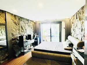 bán nhà 5 tầng giang biên, dt 40m, rộng 3.8m. ô tô đỗ cổng. giá 7.6tỷ.