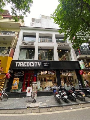 cho thuê nhà mặt phố dịch vọng hậu, mặt tiền :10m, tầng 1: 90m2, tầng 2: 130m2 , mô hình sạch sẽ