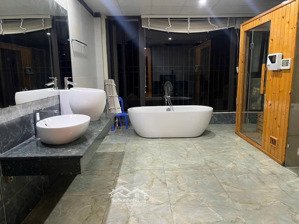 cho thuê nhà 5 tầng ngõ phố nguyên hồng - huỳnh thúc kháng. diện tích sử dụng: 200mv. ô tô vào, rẻ