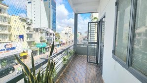 căn hộ 1 phòng ngủ - 1 phòng bếp, 2 bancong & 3 cửa sổ 65m2