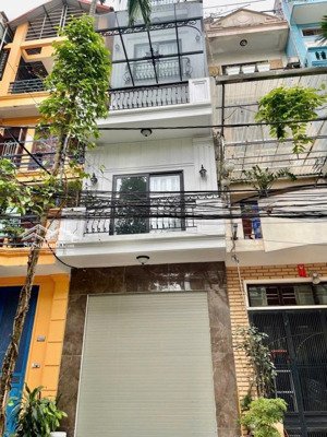 nhà mới phân lô - ô tô vào nhà - trung tâm ba đình - gần 2 bệnh viện lớn