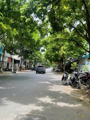 bán nhà liền kề dọc bún 1 kđt văn khê, 50m²,ô tô tránh,2 mặt tiền, vỉa hè rộng, giá 15.7 tỷ