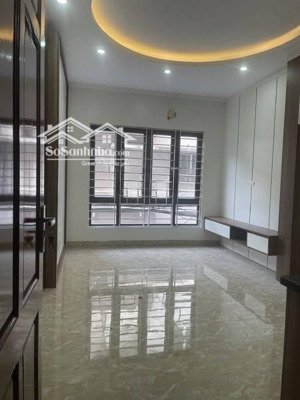 cho thuê nhà nguyên căn 5 tầng thang máy, ô tô tránh chạy vòng quanh, kinh doanh hoặc ở quá tốt