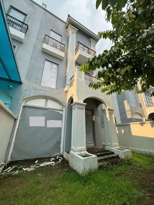 bán biệt thự song lập vinhomes 200m2 đã có sổ giá 27tỷ all in