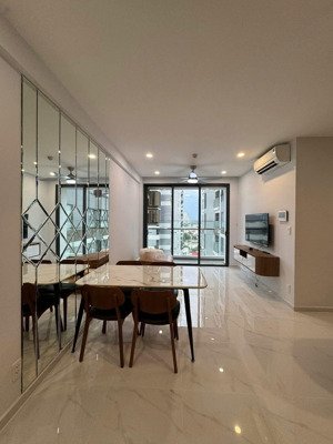 cần cho thuê căn hộ de la sol q4. full nt, 2pn, 2wc. dt: 75m². giá 20tr/th. lh: 