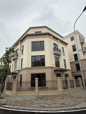 bán căn liền kề diện tích 67.5m2 giá 21 tỷ & 1 số căn giá tốt dự án vinhomes cổ loa