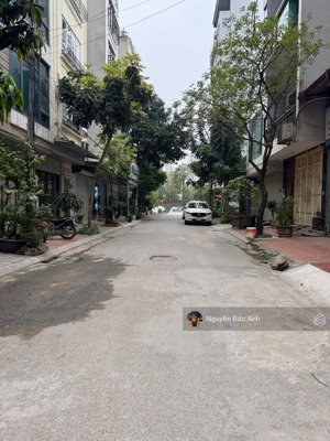 bán gấp đất phân lô dịch vụ ngay kđt văn khê, hà đông - 50m2 x 4m, vỉa hè kinh doanh, giá chỉ 14 tỷ