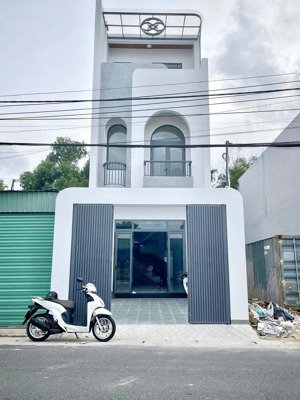 nhà 1 trệt 2 lầu đẹp mt dx043 phú mỹ (phường bình dương-tp.hcm) đối diện kdc ht3 vị trí đẹp nhựa 7m