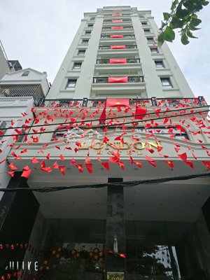 khách sạn 5sao dòng tiền 1.5tỷ/th bể bơi 4 mùa trần thái tông lô góc 190m2 mt 21m 185 tỷ cầu giấy