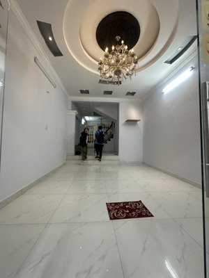 cho thuê nhà điện biên phủ - giáp quận 1 nằm gần 2 trường đh tài chính và hồng bàng