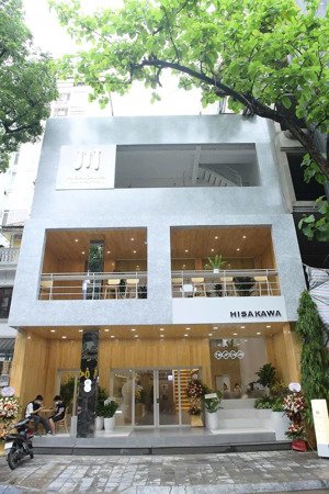 cho thuê nhà mặt phố trung hòa, dt 120m2 x 5 tầng, mặt tiền 7m, khu phố sầm uất bậc nhất cầu giấy