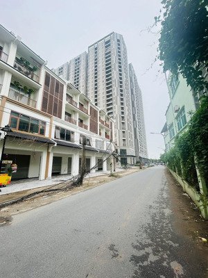 duy nhất 1 căn liền kề dưới chân sảnh chung cư the wisteria giá tốt chỉ hơn 23tỷ