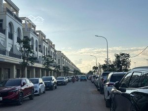 mặt tiền đường quốc lộ 19 cách trung tâm tp quy nhơn chỉ 10 phút. gía 2tỷ4/nền. chiết khấu đến 7%