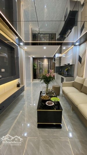 đê la thành-dt 40m x 4 tầng-8,8 tỷ-30m ra phố