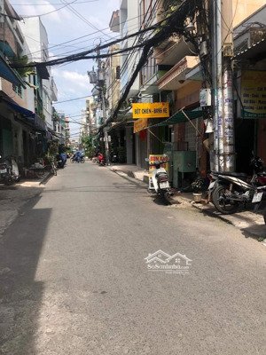 hẻm 8m nhựa đường lạc long quân. dt: 3,6 x 16m