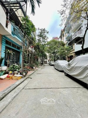 khu ngọc khánh - la thành - ba đình: 55m x 5t x mt 3,5m kinh doanh - ô tô đỗ - gần 2 bệnh viện lớn