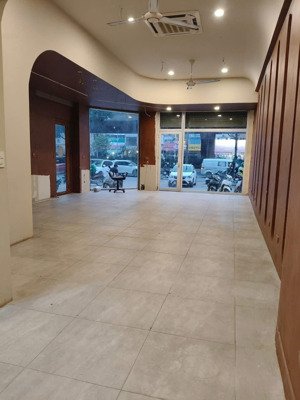 cho thuê toà nhà văn phòng mặt phố nguyễn xiển - thanh xuân- tầng 1 - dt 150m- giá 38tr/tháng có tl