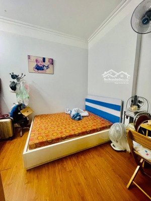 nhà đẹp thạch bàn ô tô ngủ trong nhà gần aeon và cầu vĩnh tuy