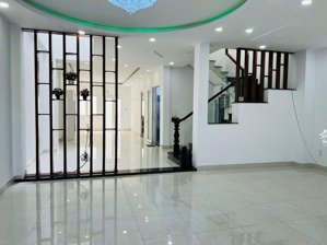 bán nhà mặt tiền đường 14m, gần chợ phú thuận, dt 7x24m, 2 lầu, 7pn, 6wc, giá 18tỷ5 tl