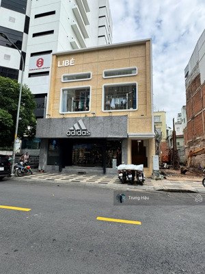 siêu vị trí mt nguyễn trãi quận 1 - dt 11 x 30m = cn 330m2 - 3 tầng - hđt 550 triệu - giá 120 tỷ