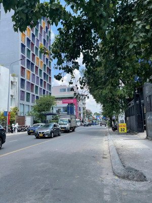 giảm sốc 2 tỷ! mặt tiền nguyễn bỉnh khiêm, đakao, q.1 (40,7m2) - 5 tầng, hđt: 32tr/tháng. chỉ 16 tỷ