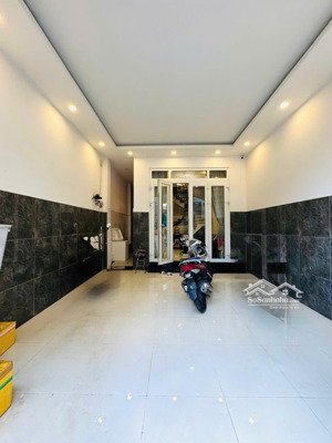 vị trí siêu đẹp và nhỉnh 180 triệu/m2, hẻm xe hơi 6m, 3 tầng, hoàn công đủ, vuông vức, giá 15 tỷ tl