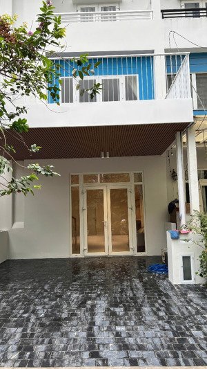 chính chủ cho thuê nhà phố compound mega ruby khang điền full nội thất mới 100%, liên phường quận 9