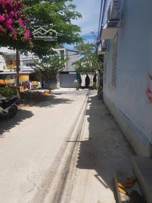 bán nhà cấp 4( đất :128m2, ngang 8m), đường thông rộng 5m. cách biển 850m. giá 5.5 tỷ