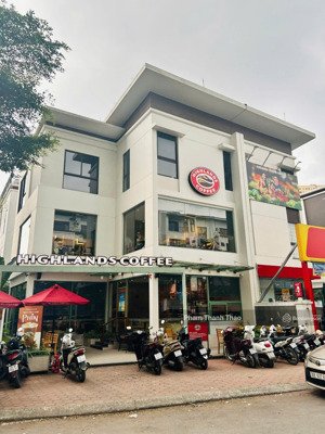 cực hiếm lô góc mặt phố duy tân dt: 260m2. mt: 30m. phù hợp mọi mô hình kv sầm uất nhất phố