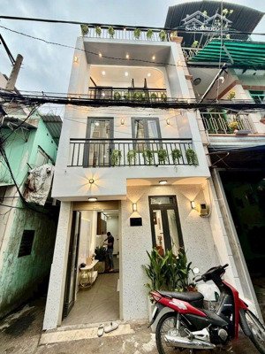 nhà đẹp ở ngay 3 tầng lê văn duyệt hẻm xe hơi to 6m, ngang 3.62 nở hậu vuông vức, giá cực tốt