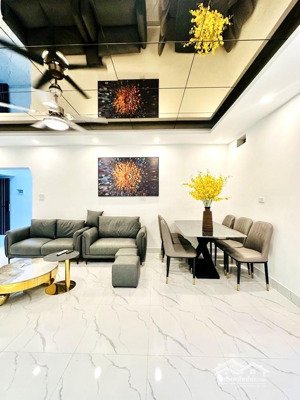 căn hộ sát mặt phố giải phóng - đẹp như chung cư cao cấp - 100m - 4tỷ65