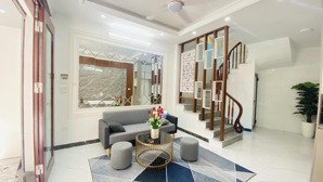 bán gấp nhà mới tinh phúc lợi 32m² x 5 tầng ô tô đỗ cửa giá chỉ 5.2 tỷ