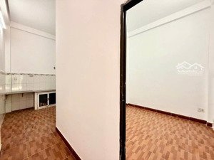 cho thuê nhà 2 tầng k8/2 huỳnh ngọc huệ, kiệt ô tô, khu khu kinh doanh sầm uất