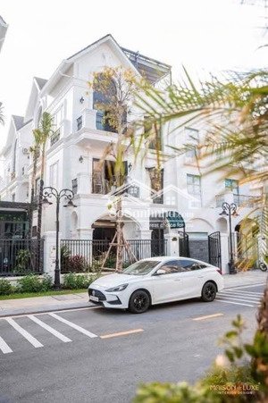 chính chủ cần tiền - bán gấp biệt thự song lập 150m2, gần hồ + công viên sẵn sàng đàm phán (mtg)