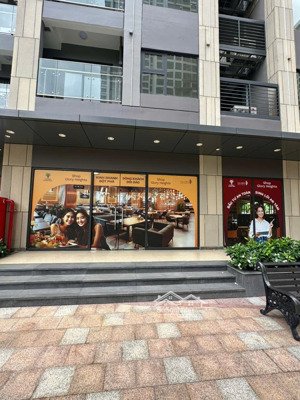 bán nhanh căn shop 100m2 mặt sảnh đại lộ lớn cách vincom 100m ráp được ngay hđt 60 - 70tr tại vhgp
