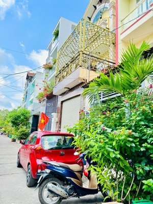 - bốn xã - gần 70m2 - đường 7m - (4x16) nhà 2 tầng btct kiên cố - cạnh tên lửa