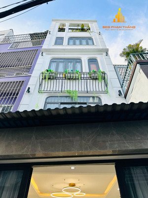 nhà phố mới xây, trệt lửng 3 lầu, full nội thất, ngay vincom