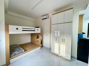 cho thuê phòng mới dọn vào ở ngay tại đê la thành, gần ngọc khánh 25m, full nội thất, giá 4.8tr/th