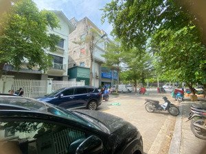 sang nhượng căn nhà vị trí đắc địa tại khu c geleximco bán giá rẻ hợp lý nhất khu.