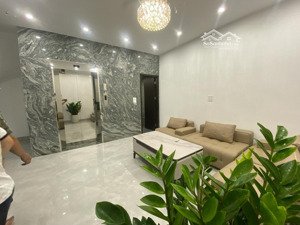 ngõ vip phố ngọc lâm , 6 tầng , mặt tiền 4m , thang máy , 10m ra ô tô tránh