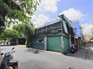 mặt tiền lô góc 2 mặt tiền - ngang khủng 11 m - khu vực kinh doanh sầm uất - 121m2- giá 7.5 tỷ