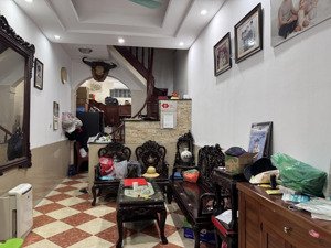 chính chủ bán nhà riêng 42.5 m2 phố 8/3, ô tô đỗ cửa nhà