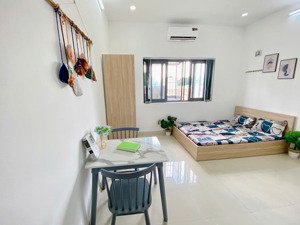 studio full nội thất - máy giặc riêng - cửa sổ trời - gần sân bay