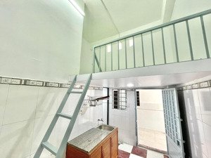 phòng gác cao 2m - kế bên công viên gia định - chung cư mini - thang máy