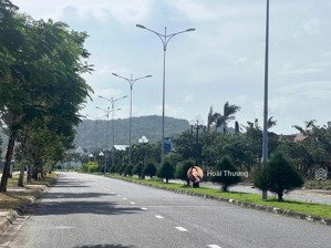 bán cặp nền biệt thự mặt tiền đường lớn võ văn kiệt hà tiên,được xây 3 tầng,có sổ/0932185727