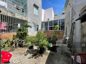 nhà cấp 4 gần bãi tắm hòn chồng, nha trang. cách biển 300m. giá tốt